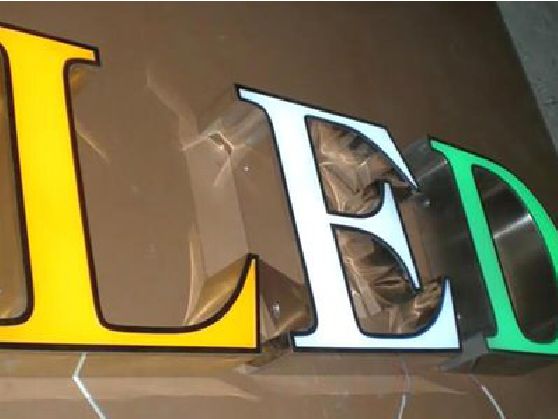 沅江介绍LED招牌的基础知识。